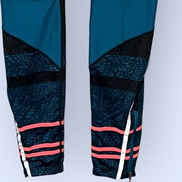 New Balance size M leggings with great geo- design and reflective strips EUC - Picture 7 of 14